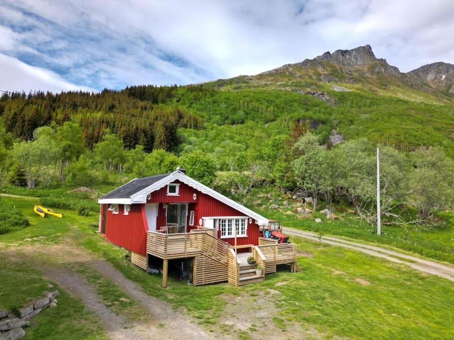 The Little Red Cabin Lofoten Urda Exterior photo